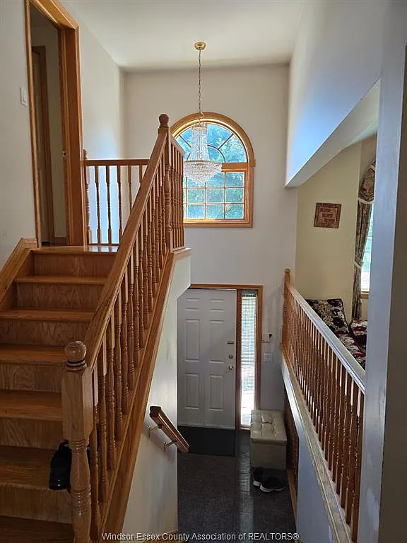 4 bed, $2,500 — Photo 2