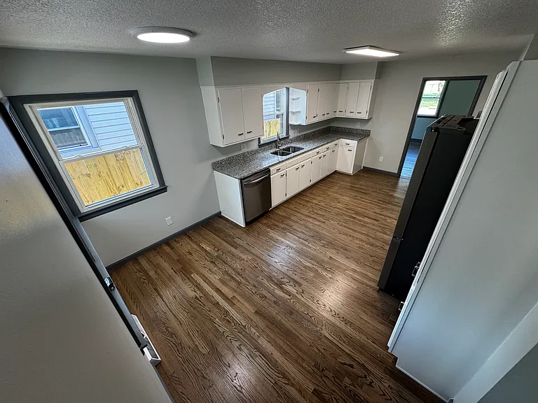 622 NE Emmett St — Photo 5