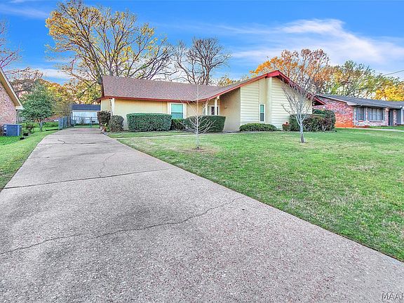 2nd image of 223 W Vanderbilt Loop