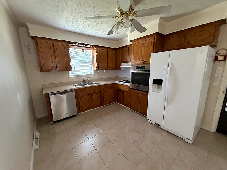 113 Avalon Cir — Photo 6