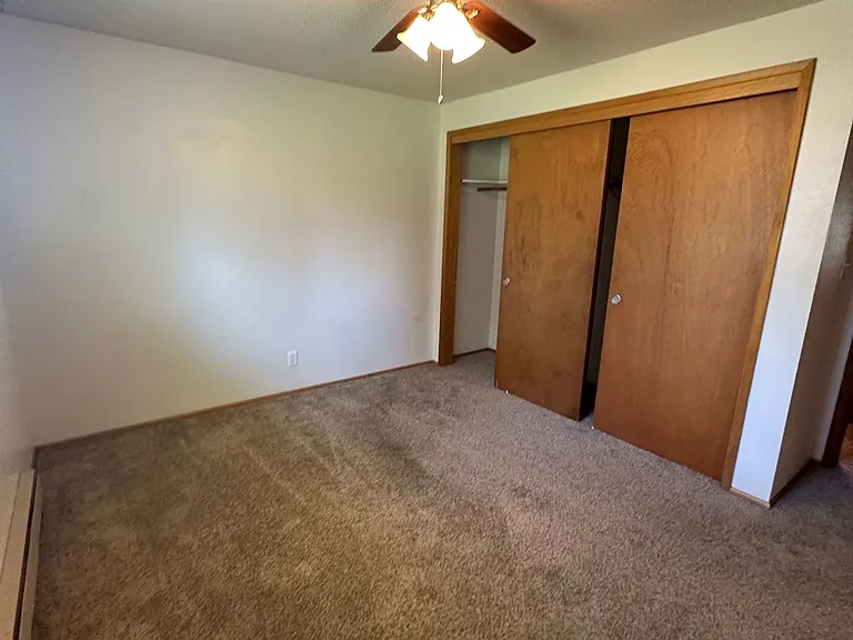 401 S Holly St — Photo 6