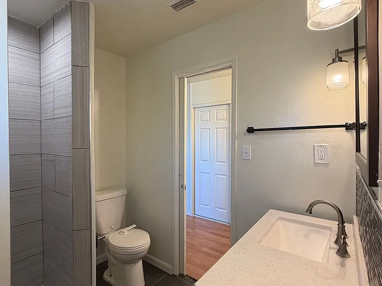 29205 Exeter St — Photo 56