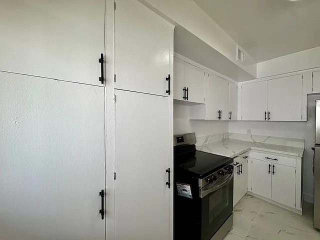 337 S Elm Dr #4 — Photo 8