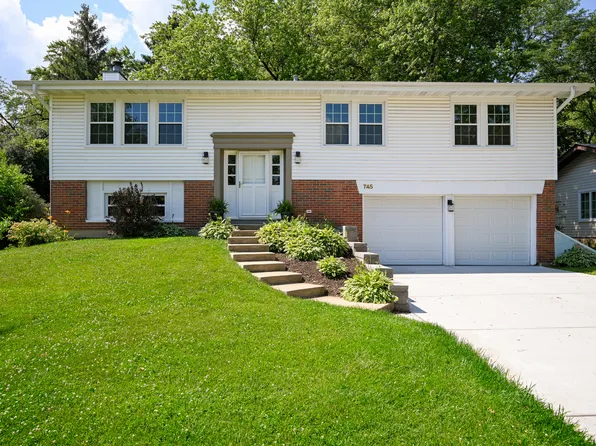 21W745 Glen Valley Dr, Glen Ellyn, IL 60137