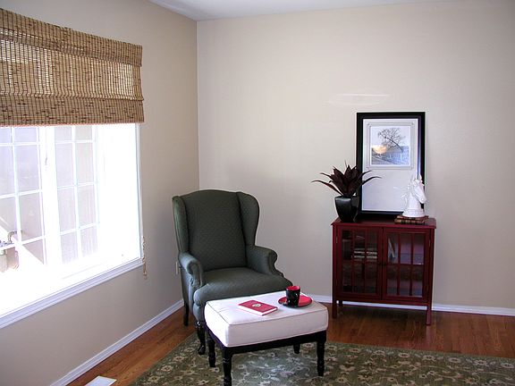 www.LamoureuxRealEstate.com