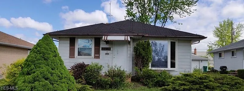 16005 Rowena Ave photo 1