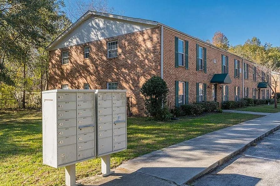 1st image of 1204 Lakeview Dr NW #1204