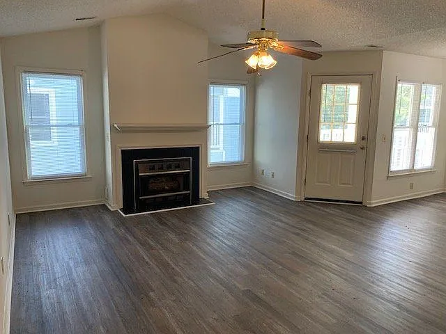 124 W Victoria Ct — Photo 3