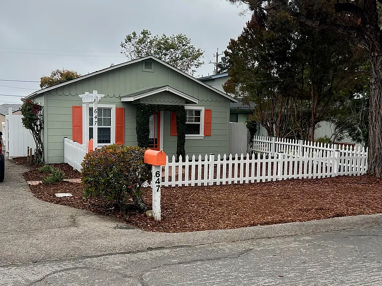 647 Fresno Ave — Photo 2