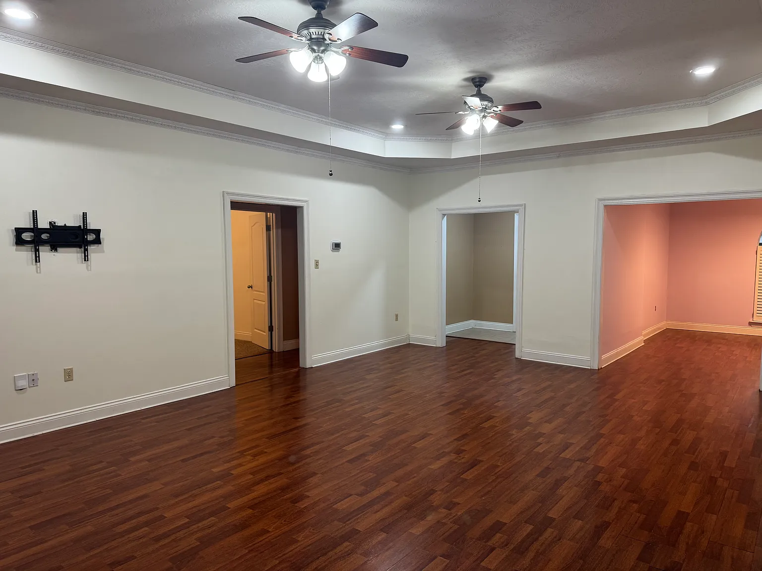 1050 Gage Dr — Photo 3