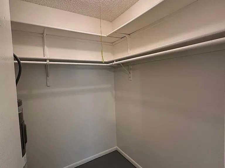 1128 E. Main St Apts. — Photo 6