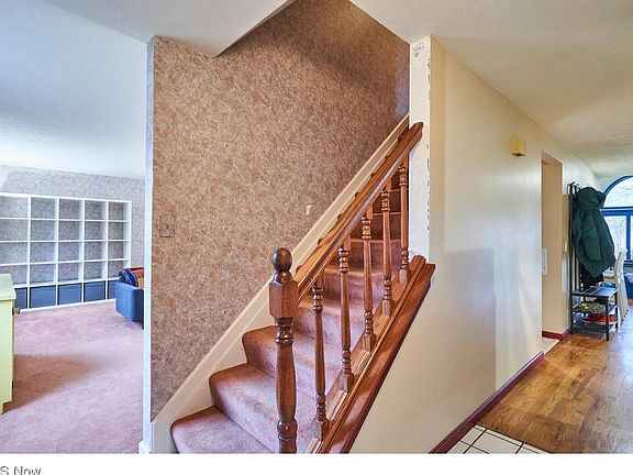 3rd image of 120 Forest Hill Dr