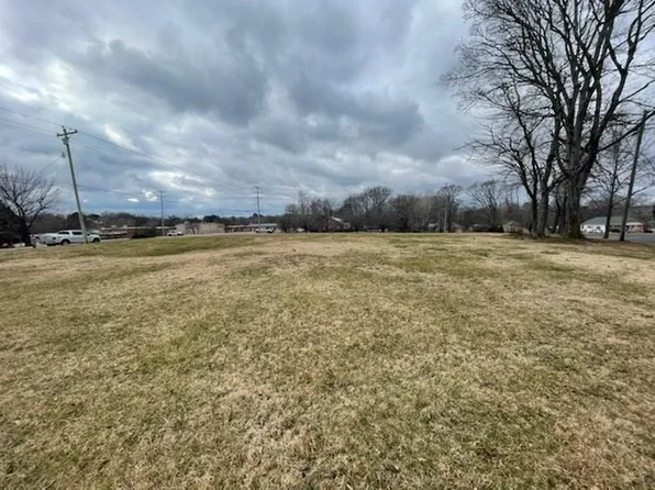 108 W 3rd St, Parsons, TN 38363