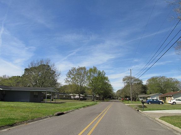 5th image of 2702 Pinewood Dr