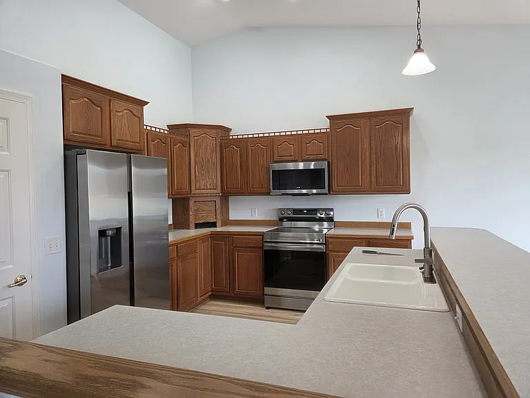 521 Burnham Pl — Photo 8