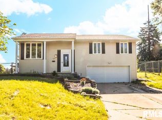 1607 W Kensington Dr, Peoria, IL 61614