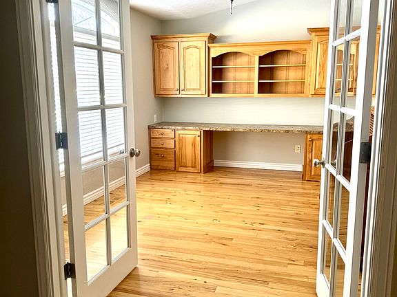 4th image of 1638 Mountain Rose Dr