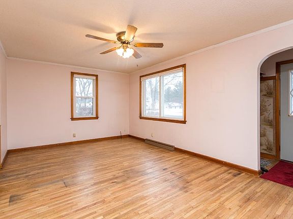 3rd image of 617 E Lake St