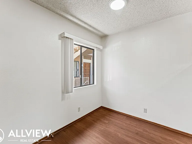 202 East 16th Street — Photo 6