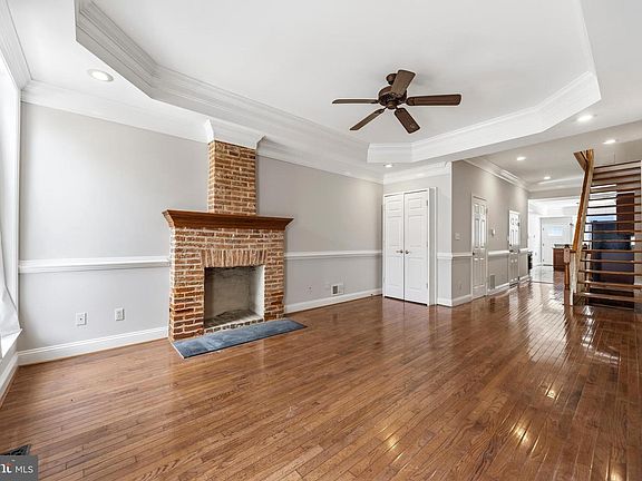 3rd image of 109 W Fort Ave