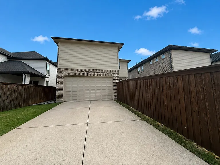 985 Sprangletop St — Photo 13