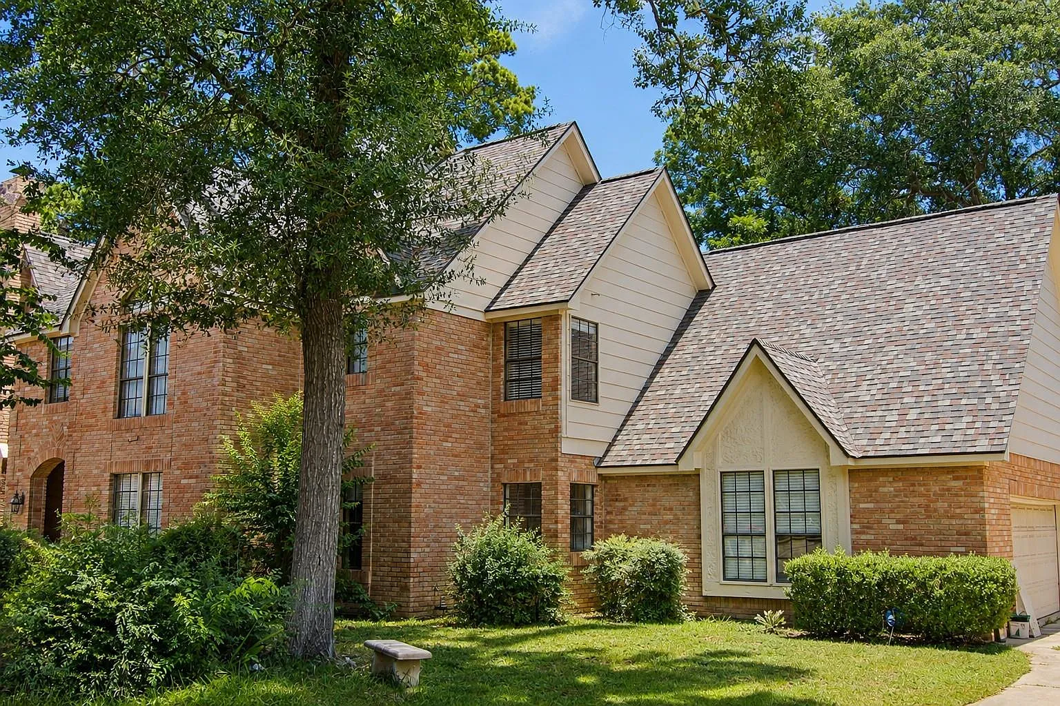 4 bed, 3.5 bath, 4231 sqft, $3,400 — Photo 2