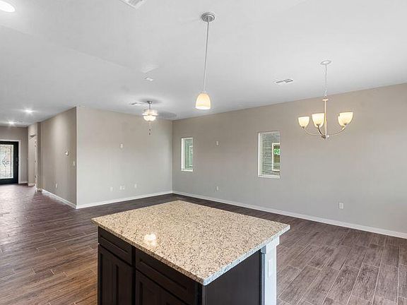 4th image of 573 Logwood Ave