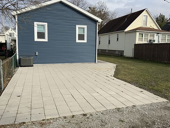 2nd image of 2726 Commercial Ave