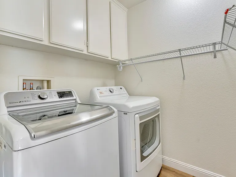7476 Peppertree Ln — Photo 31