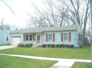 122 Briar Ln, Geneva, IL 60134