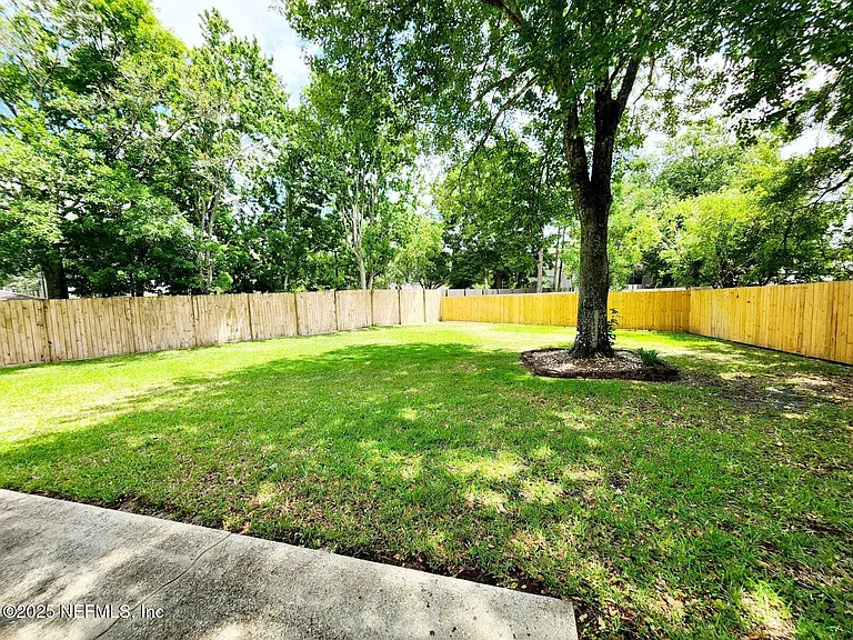3910 Karissa Ann Pl E — Photo 29