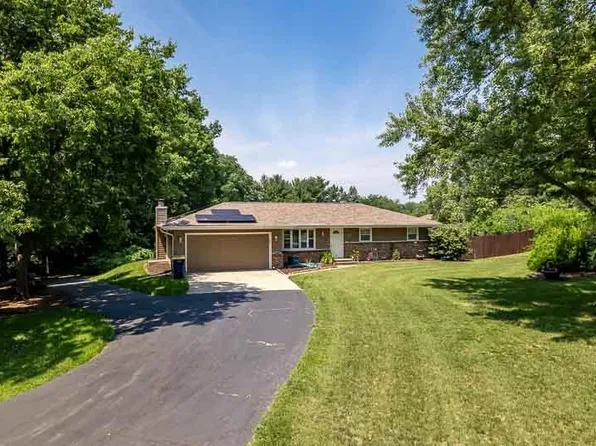 11680 Bend River Rd, Roscoe, IL 61073