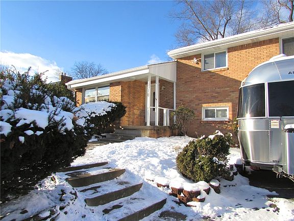 3rd image of 3510 Meadow Gate Dr