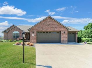 605 Westminster Dr, Washington, IL 61571