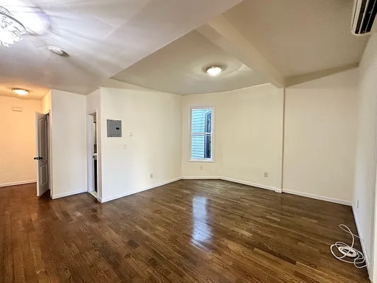 Rented by EXR | media 9