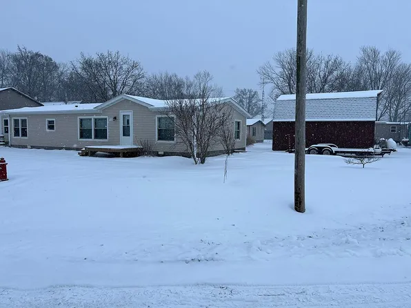 18804 Maple St, Carlyle, IL 62231