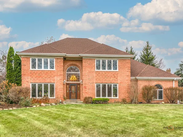 25800 N Arrowhead Dr, Mundelein, IL 60060