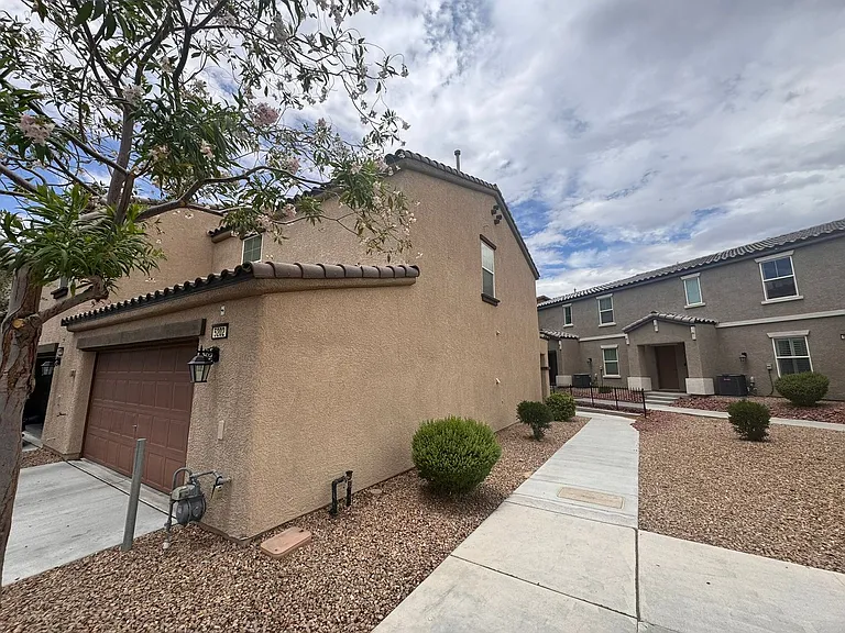5202 Dubris Dr — Photo 3