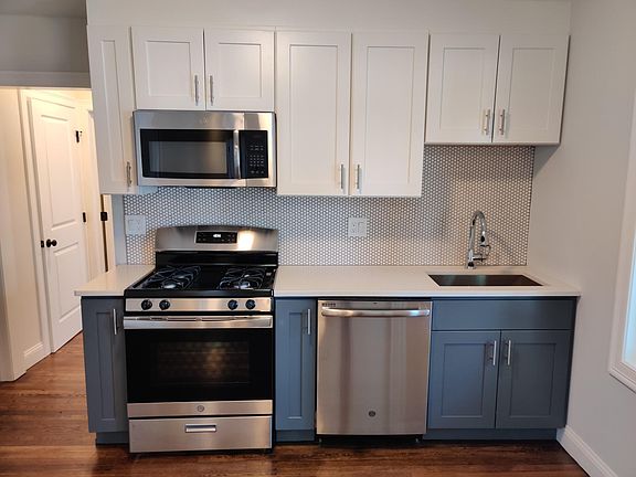 3rd image of 183 Whitwell St #1