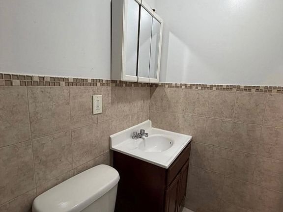 2nd image of 305 49th St #A1