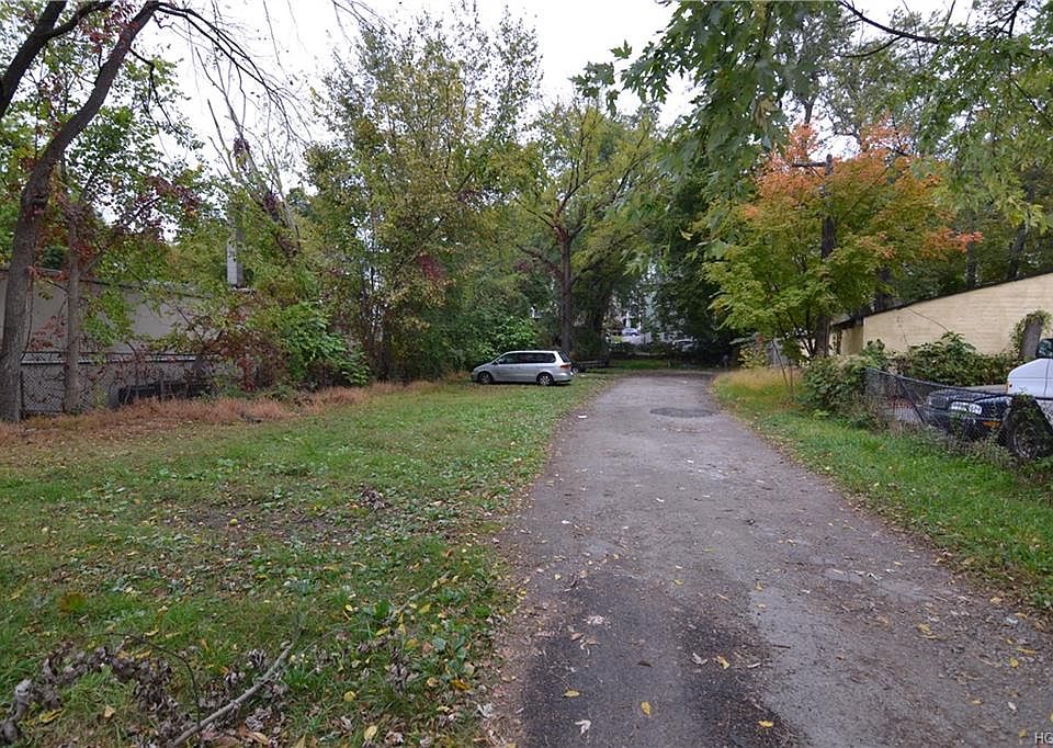 2nd image of 1328 Park St