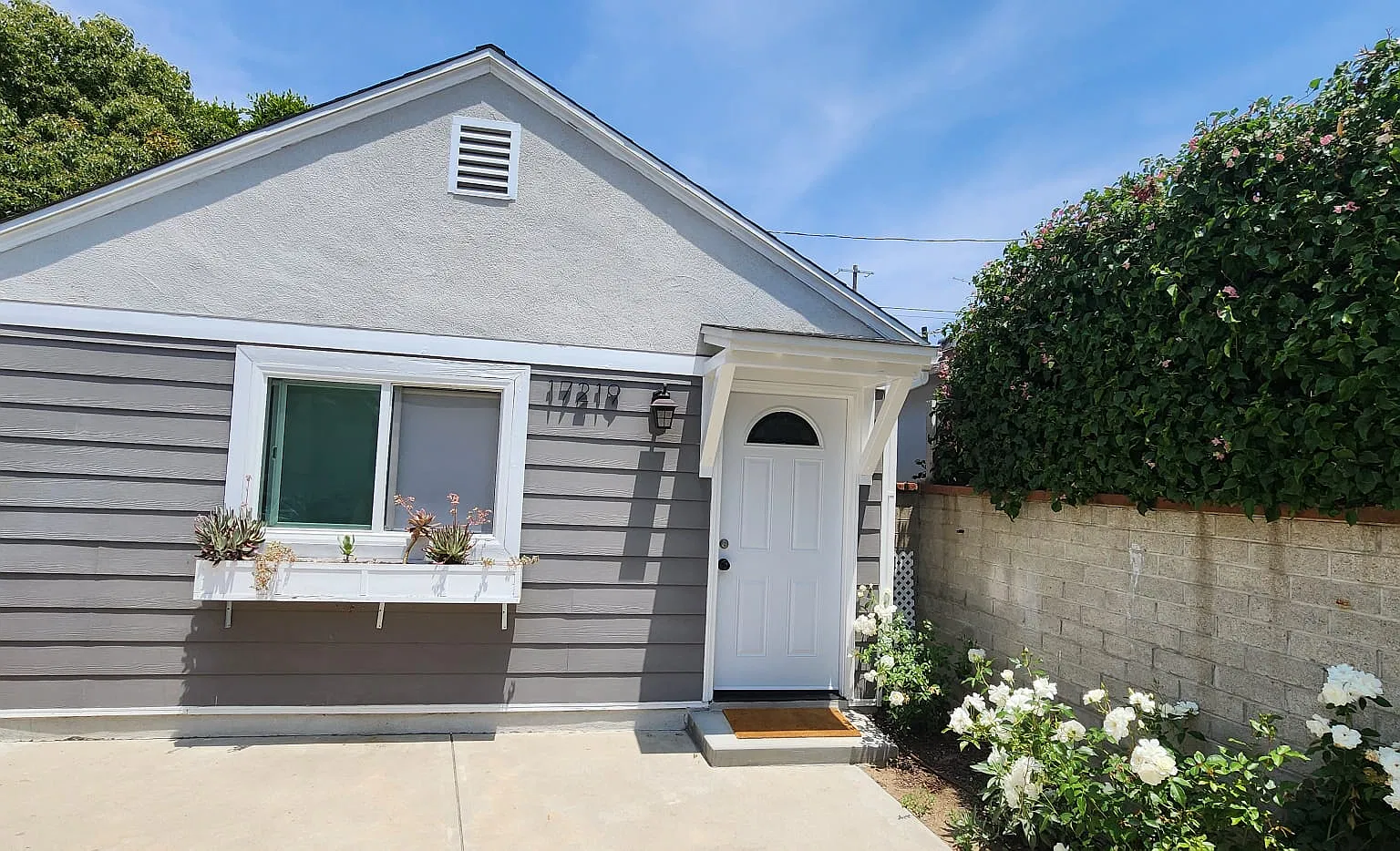17219 Keswick St — Photo 1