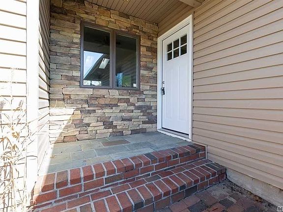 3rd image of 29 Oak Forest Dr