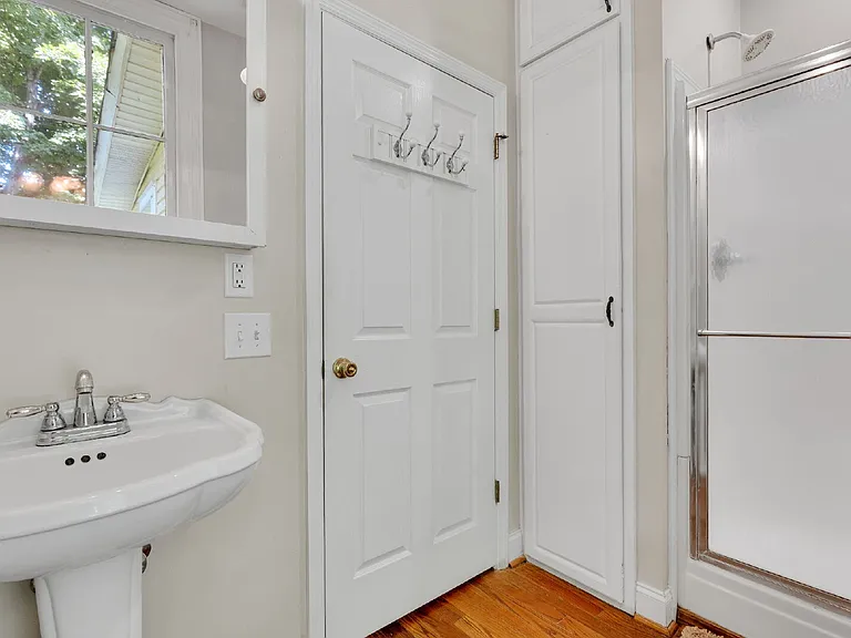 221 N Walnut St — Photo 18
