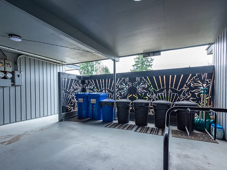 Cedar St — Photo 11