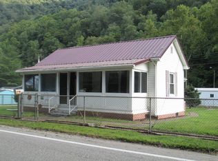 5306 Paint Creek Rd, Gallagher, WV 25083