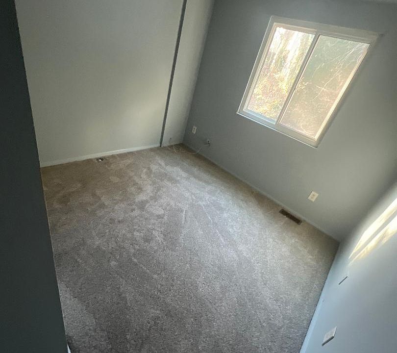 1st image of 906 Grayfox Cir