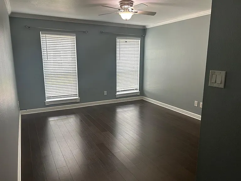 359 N Post Oak Ln #121 — Photo 11