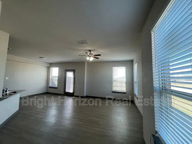 2 bed, 2.5 bath, 1350 sqft, $1,650 — Photo 3