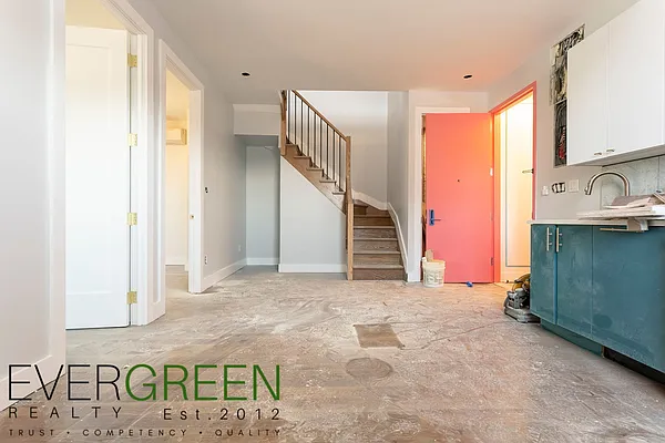 Rented by Evergreen Apartments BK | media 10